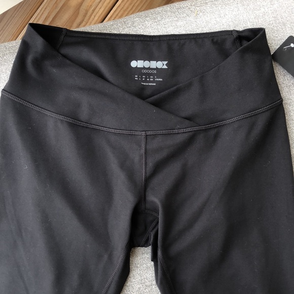 NWT! - ODODOS Cross Front Leggings - Picture 5 of 8